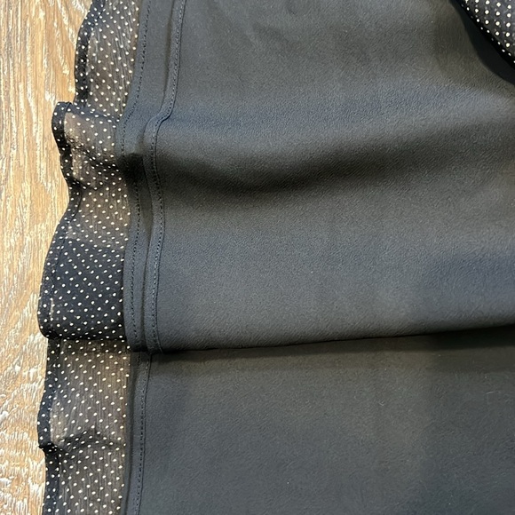 Elegant Black Silk Cap-Sleeve Dress - Picture 5 of 6